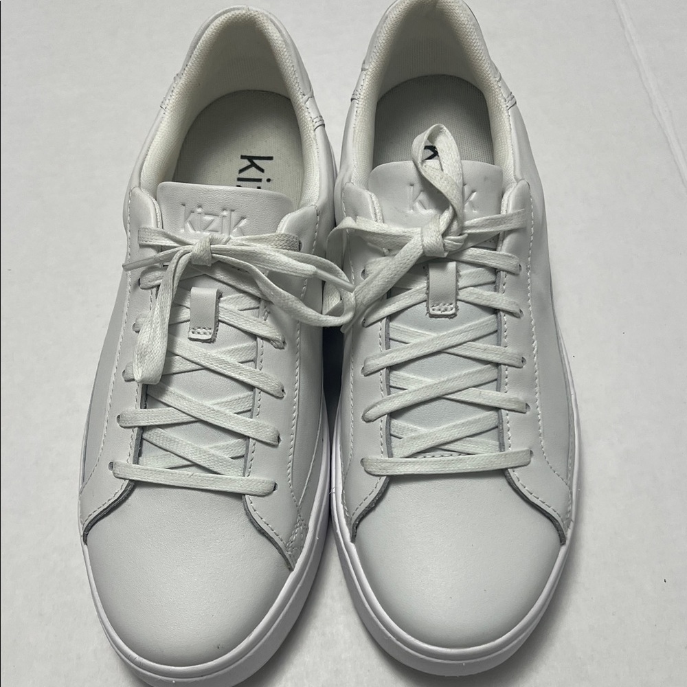 Kizik Men's White Sneakers men’s 9, Women’s 10.5